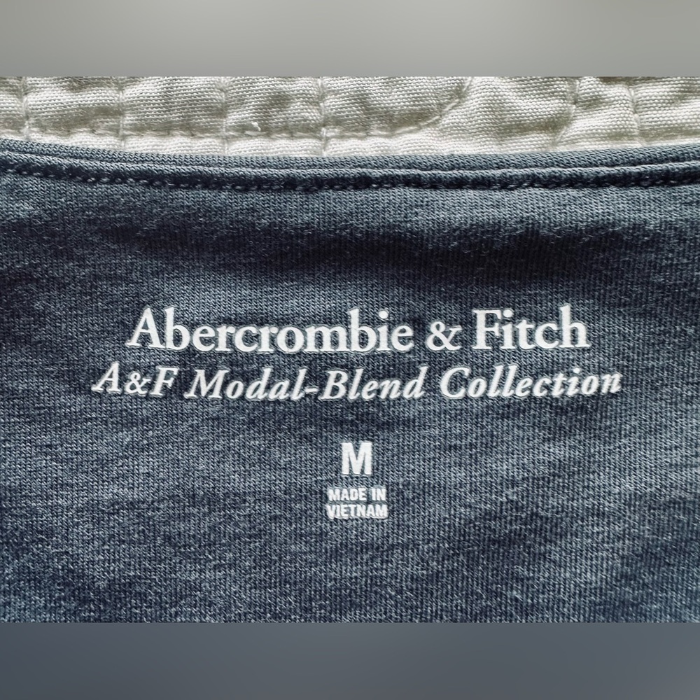 Abercrombie & Fitch Charcoal Muscle Tee - Picture 6 of 9
